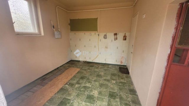 Eladó családi ház, Ceglédbercelen 67 M Ft, 4 szobás