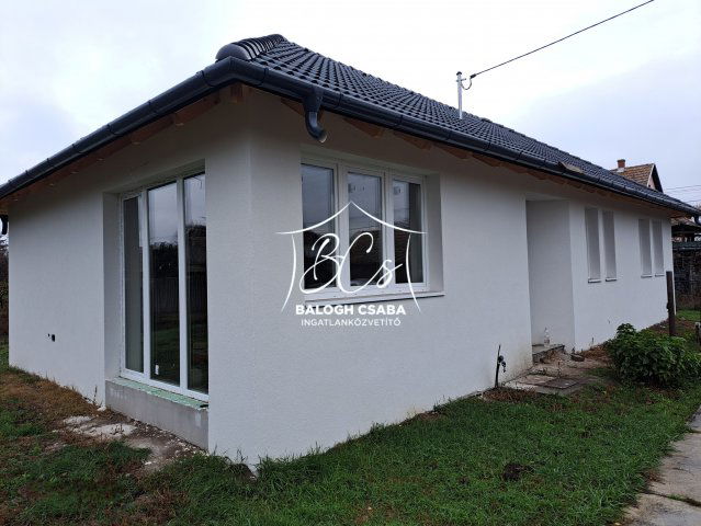 Eladó családi ház, Sárándon 80 M Ft, 3 szobás