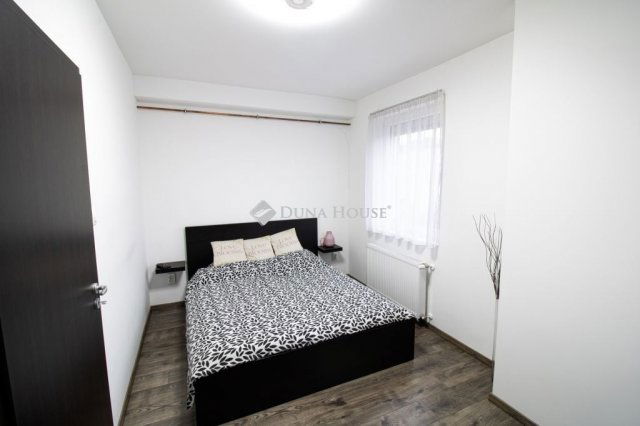 Eladó téglalakás, Vecsésen 113.9 M Ft, 5 szobás