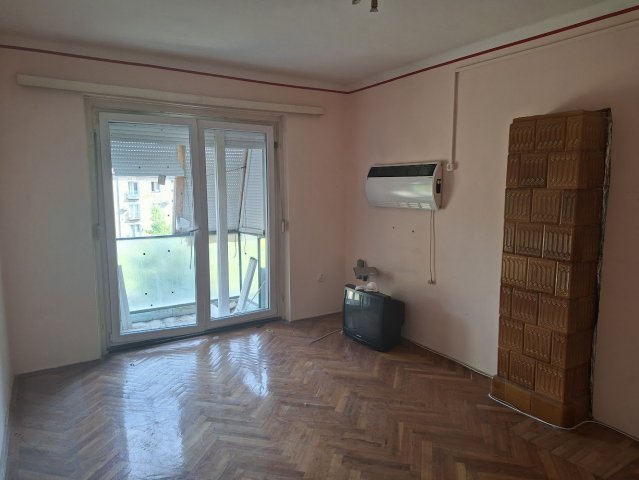 Kiadó téglalakás, albérlet, Komlón 85 E Ft / hó, 1 szobás