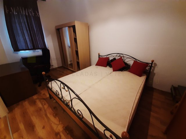 Eladó téglalakás, Szegeden, Csongrádi sugárúton 44.9 M Ft