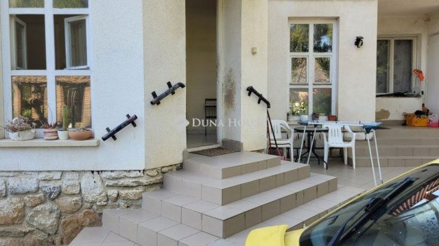 Eladó családi ház, Pécsett 70 M Ft, 5 szobás