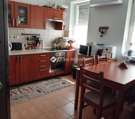 Eladó téglalakás, Vácon 70.5 M Ft, 1+2 szobás