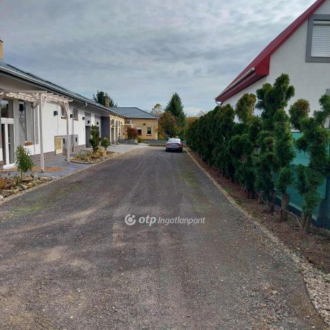 Eladó téglalakás, Nyíregyházán 340 M Ft, 8+2 szobás