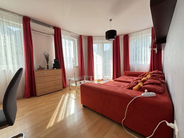 Eladó téglalakás, Szegeden 84.5 M Ft, 4 szobás