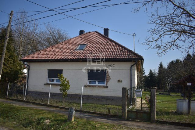 Eladó családi ház, Felsőmarácon 63.264 M Ft, 1 szobás