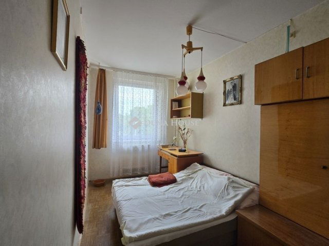 Eladó panellakás, Várpalotán 47 M Ft, 3 szobás