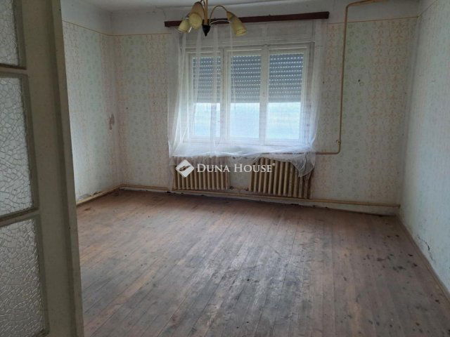 Eladó családi ház, Katymáron 6.7 M Ft, 4 szobás