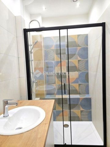 Eladó téglalakás, Pécsett 59.9 M Ft, 3 szobás