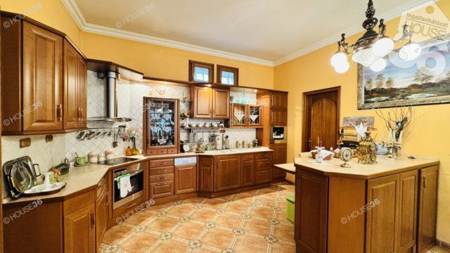 Eladó családi ház, Kecskeméten 214.9 M Ft, 5 szobás