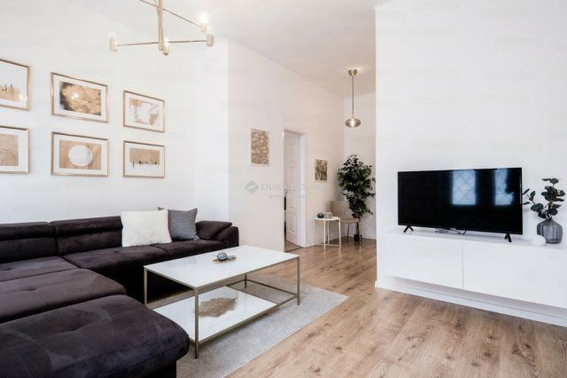 Eladó téglalakás, Budapesten, V. kerületben, Szabadság téren