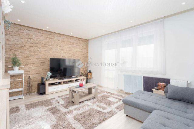 Eladó téglalakás, Mosonmagyaróváron 57.99 M Ft, 3 szobás