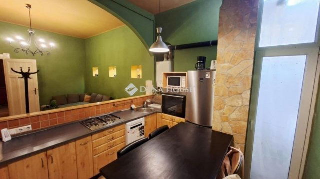 Eladó téglalakás, Budapesten, VIII. kerületben 90 M Ft, 3 szobás