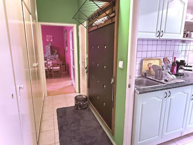 Eladó panellakás, Pécsett 46.95 M Ft, 2+1 szobás