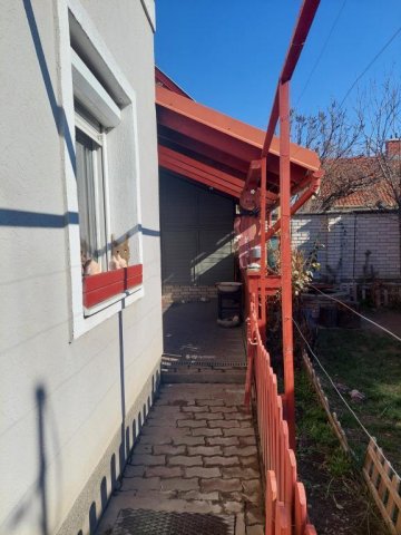 Eladó családi ház, Veszprémben 125 M Ft, 7 szobás