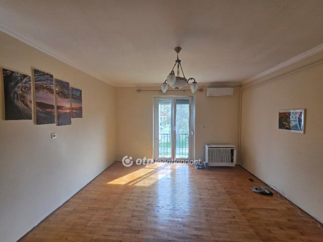 Eladó téglalakás, Pápán 36.99 M Ft, 2 szobás