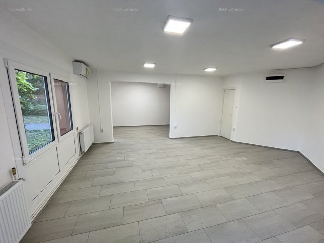 Kiadó üzlethelyiség, Kaposváron, Füredi utcában 140 E Ft / hó