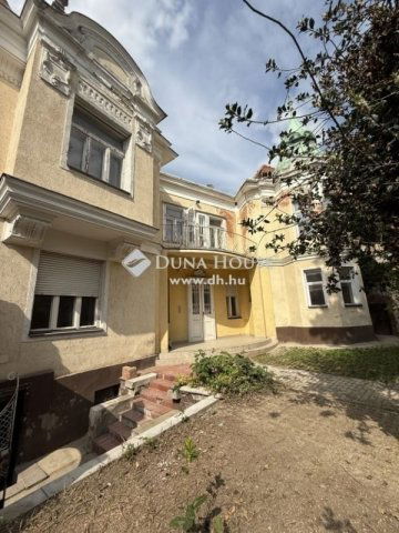 Eladó családi ház, Pécsett 184 M Ft, 5 szobás