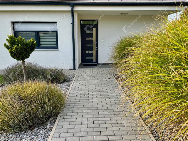 Eladó családi ház, Hövejen 149.9 M Ft, 4 szobás