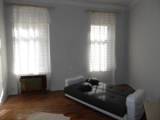 Kiadó téglalakás, albérlet, Pécsett, Katalin utcában, 3 szobás