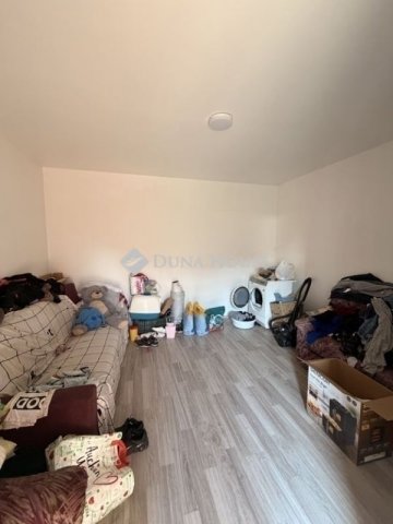 Eladó családi ház, Vecsésen 159.99 M Ft, 9 szobás