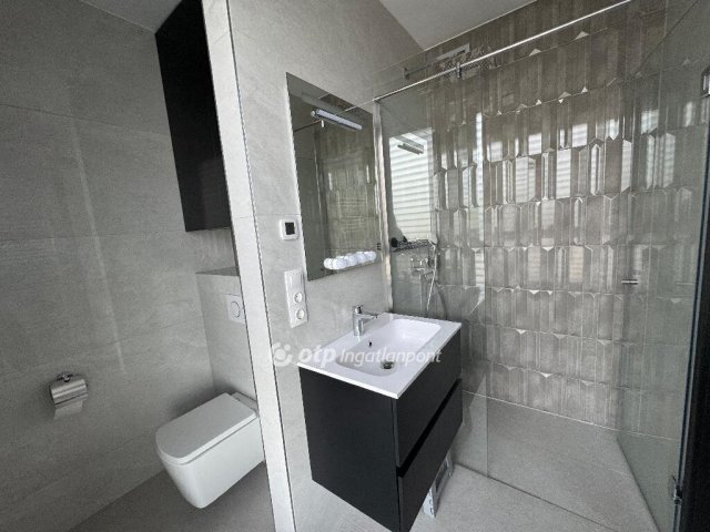 Kiadó családi ház, albérlet, Budaörsön 2000 E Ft / hó