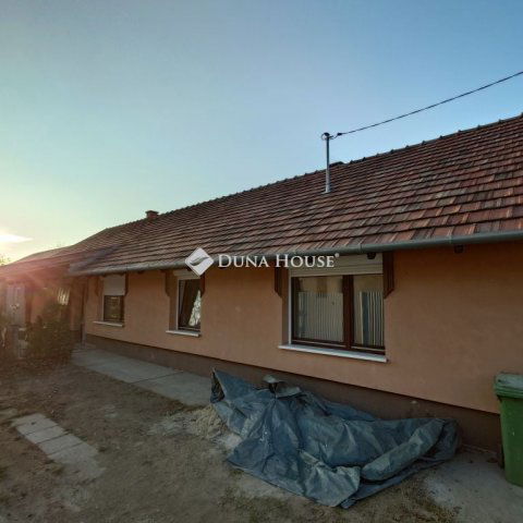 Eladó családi ház, Örkényen 50 M Ft, 3 szobás