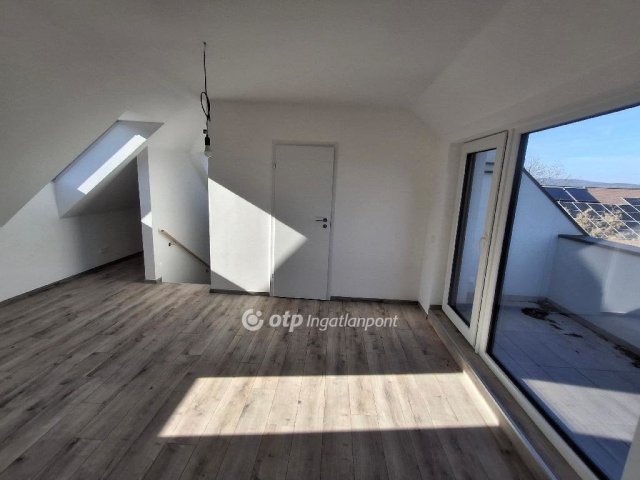 Eladó téglalakás, Budapesten, III. kerületben 190 M Ft