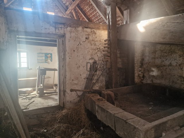 Eladó családi ház, Csörnyeföldön 2.2 M Ft, 2 szobás