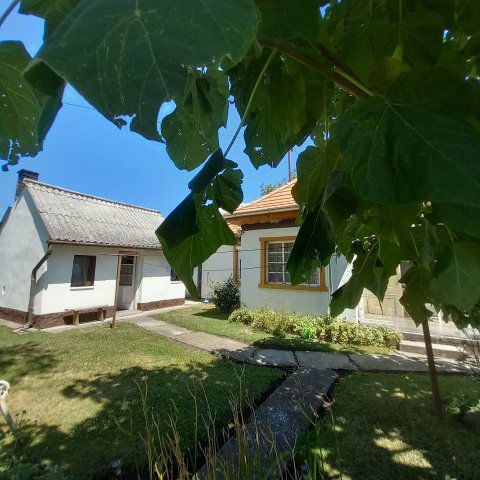 Eladó családi ház, Balatonkeresztúron 41.9 M Ft, 2 szobás