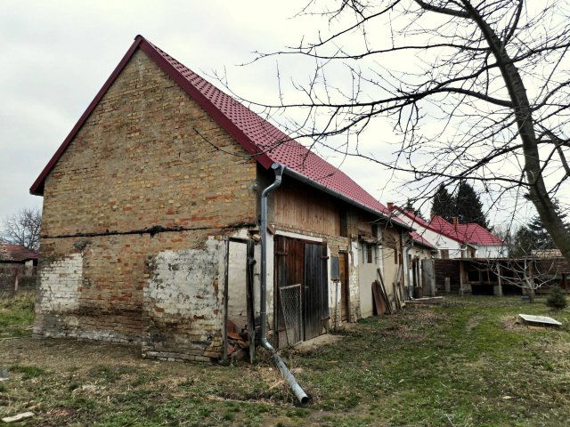 Eladó családi ház, Holládon 52 M Ft, 4 szobás