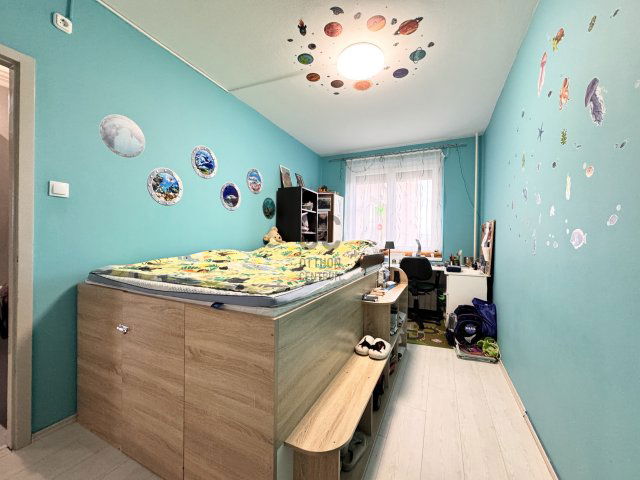 Eladó panellakás, Győrött 55 M Ft, 3 szobás