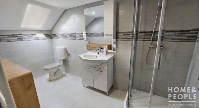 Eladó téglalakás, Szegeden 94.999 M Ft, 3+1 szobás