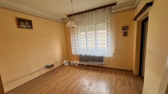 Eladó családi ház, Mezőlakon 37.5 M Ft, 3 szobás