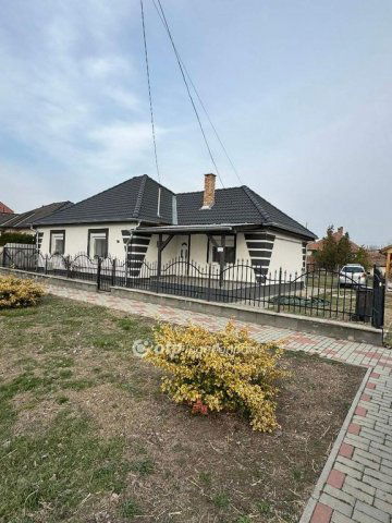 Eladó családi ház, Abonyban 56.9 M Ft, 3 szobás