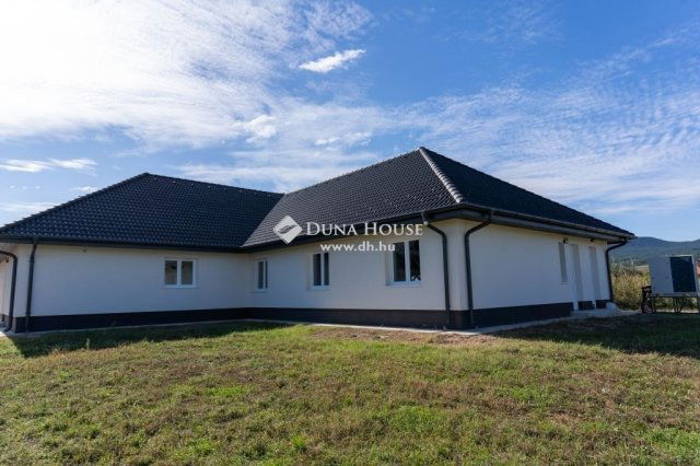 Eladó családi ház, Pomázon 270 M Ft, 5 szobás