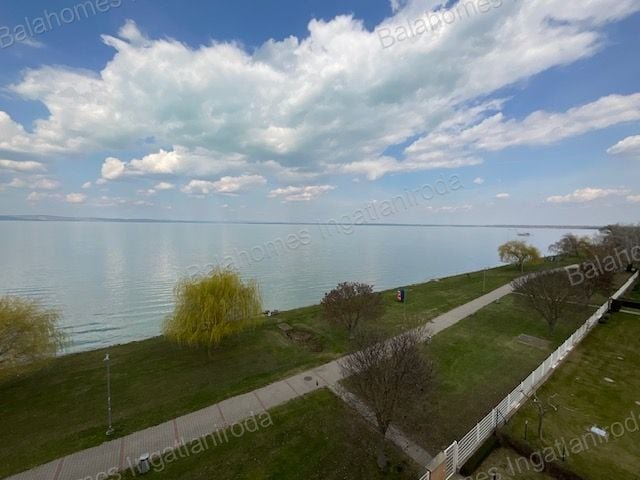 Eladó téglalakás, Siófokon 105 M Ft, 2 szobás