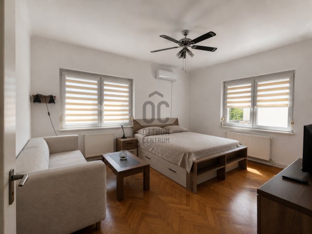 Eladó családi ház, Szegeden 99 M Ft, 7 szobás