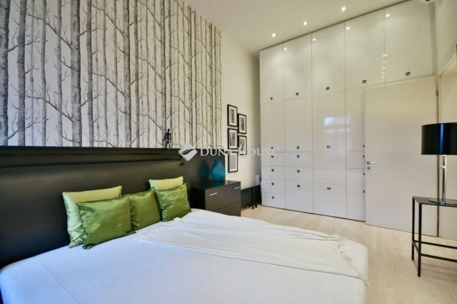 Eladó téglalakás, Budapesten, VIII. kerületben 215 M Ft