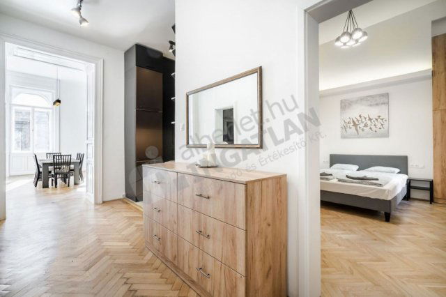 Kiadó téglalakás, albérlet, Budapesten, VI. kerületben
