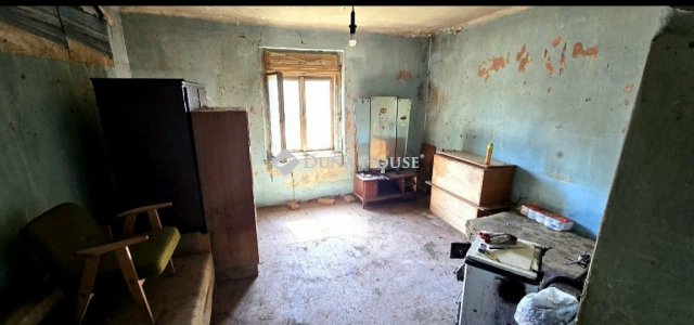 Eladó családi ház, Dánszentmiklóson 16 M Ft, 2 szobás