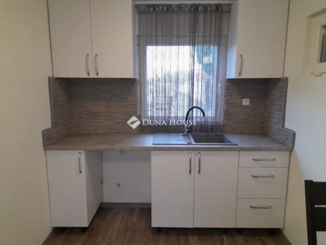 Eladó családi ház, Békéscsabán 19.9 M Ft, 1 szobás