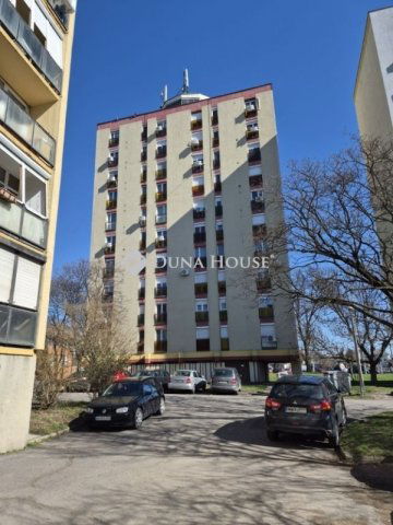 Eladó panellakás, Pécsett 46 M Ft, 2 szobás