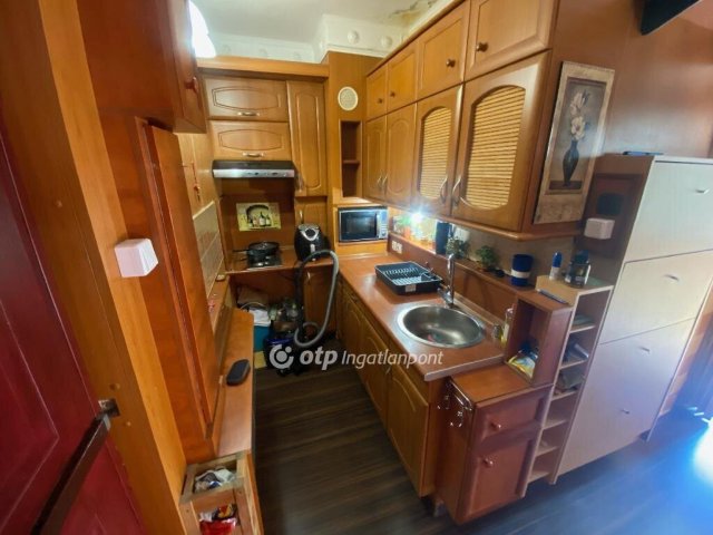 Eladó panellakás, Ajkán 31.5 M Ft, 1+1 szobás