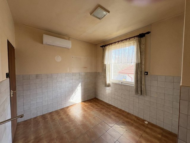 Eladó családi ház, Gyúrón 77 M Ft, 4 szobás