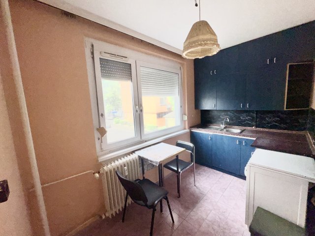 Kiadó panellakás, albérlet, Székesfehérvárott, Rákóczi úton