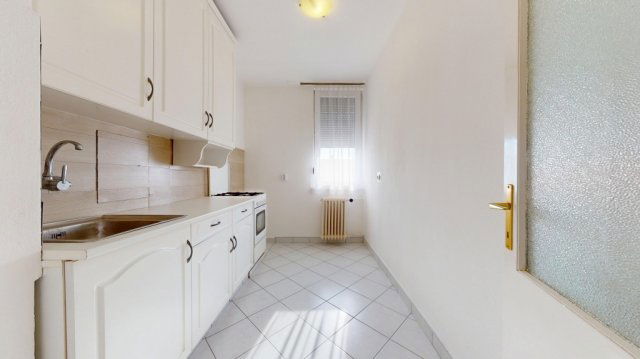 Eladó panellakás, Tiszaújvárosban 32 M Ft, 2 szobás