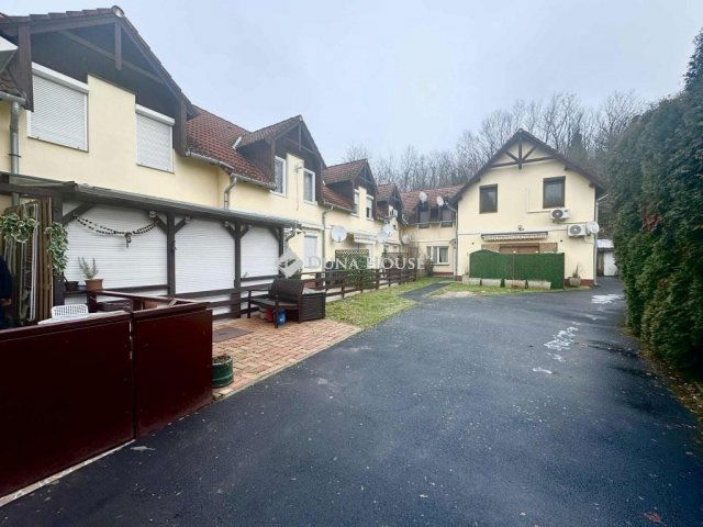 Eladó téglalakás, Hévízen 24 M Ft, 1 szobás