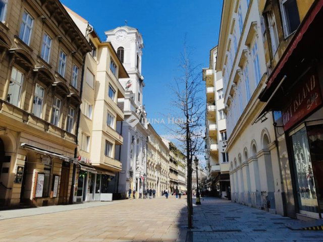 Eladó téglalakás, Budapesten, V. kerületben 90 M Ft, 1 szobás