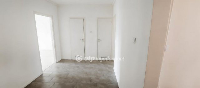 Eladó panellakás, Budapesten, III. kerületben 74.9 M Ft